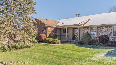 12460 Cambridge Blvd #2, South Lyon, MI 48178