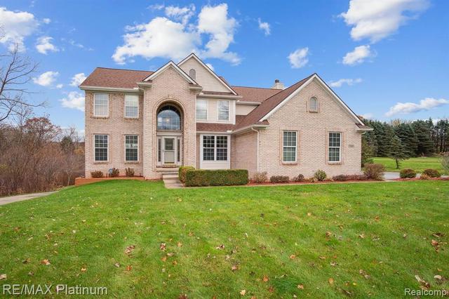 7301 Coggers Meadow Dr, Brighton, MI 48116