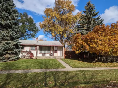 31706 Elmwood St, Garden City, MI 48135