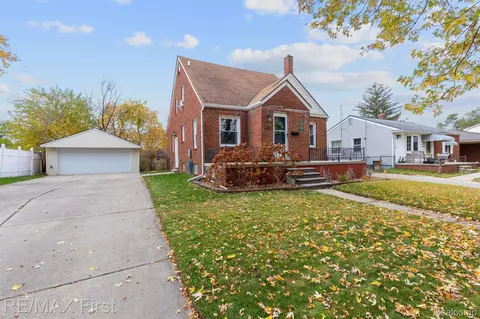 886 E Lincoln Ave, Madison Heights, MI 48071