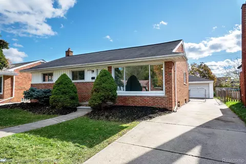 27533 Chester St, Garden City, MI 48135