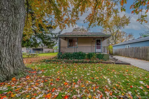 1226 E Milton Ave, Hazel Park, MI 48030
