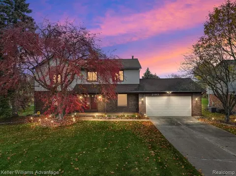 2183 Kolomyia St, West Bloomfield, MI 48324
