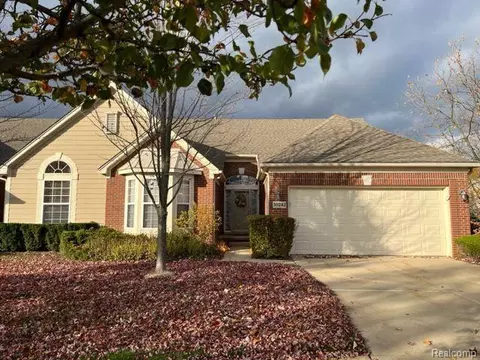 30242 Viewcrest #144, Novi, MI 48377