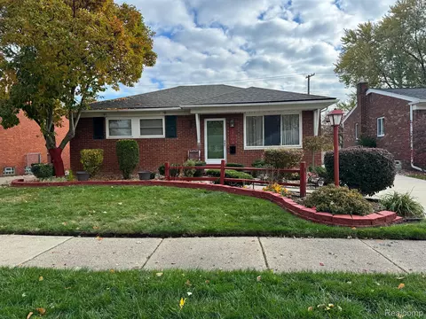 24504 Beck Ave, Eastpointe, MI 48021