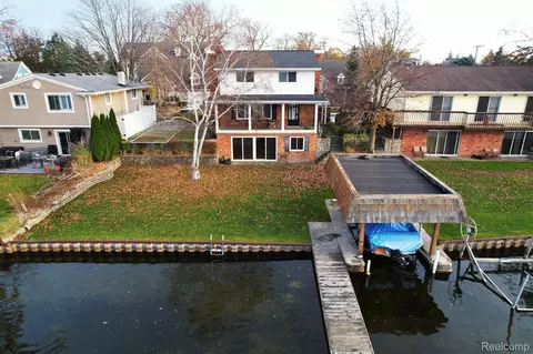 74 Park Island Dr, Lake Orion, MI 48362