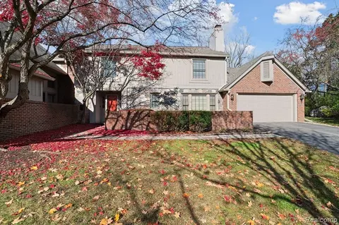 1180 Stonecrest Dr, Bloomfield Hills, MI 48302
