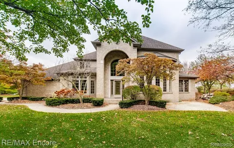 6578 Enclave Dr, Clarkston, MI 48348