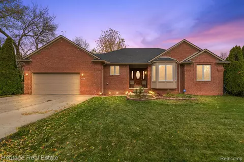 2926 Alexander Ave, Rochester Hills, MI 48309