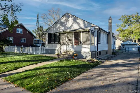 31665 Eckstein St, Warren, MI 48092