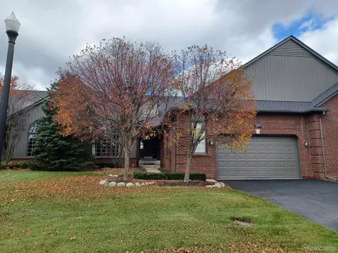 2133 Barberry Dr, Shelby Township, MI 48316