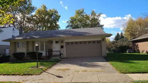 9367 Westbury Ave, Plymouth, MI 48170