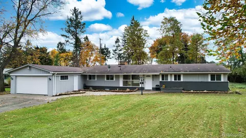 29529 Gilchrest St, Farmington Hills, MI 48334