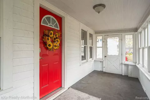 1034 Holbrook Ave, Waterford, MI 48328