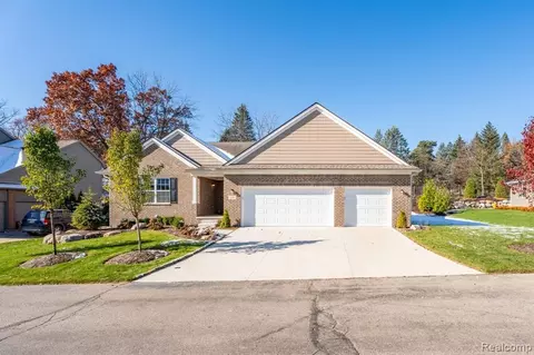 110 Crosbie Ct, Lake Orion, MI 48362