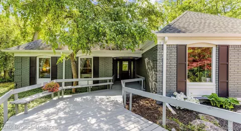 31084 Rivers Edge, Beverly Hills, MI 48025
