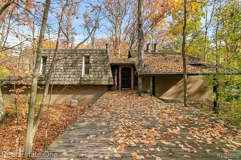 31370 E Stonewood Ct, Farmington Hills, MI 48334