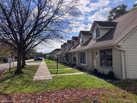 38531 Wellington Dr 2201 Dr, Clinton Township, MI 48036