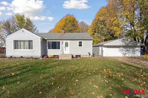 6518 Simmons Rd, Waterford, MI 48327