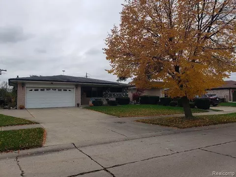 13624 Canterbury Dr, Sterling Heights, MI 48312