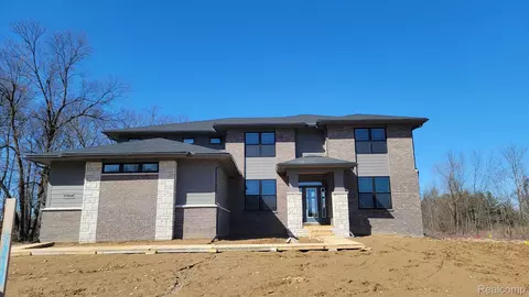 57814 Mcqueen Crt Ct, Lyon, MI 48178