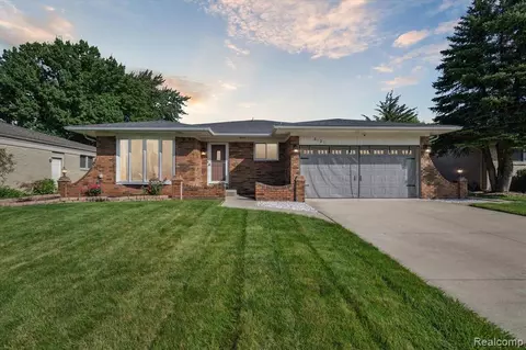3101 Donna Dr, Sterling Heights, MI 48310