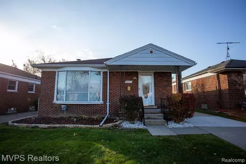 18042 Curtain Ave, Eastpointe, MI 48021