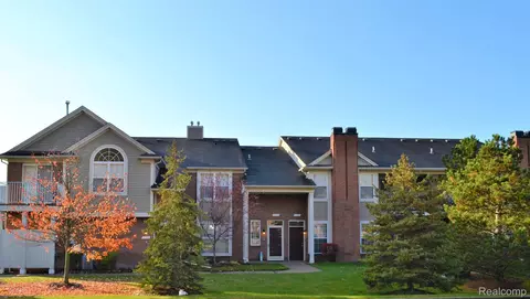 15395 Cornell Dr 95 8309 Busko Cir #95, Clinton Township, MI 48038