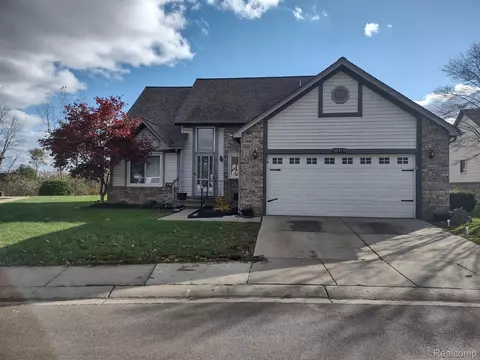 46470 Heather Ln, Chesterfield, MI 48051