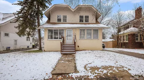82 Oneida St, Pontiac, MI 48341