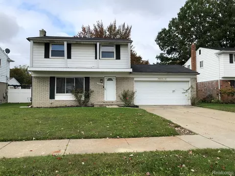 27319 Pierce St, Southfield, MI 48076