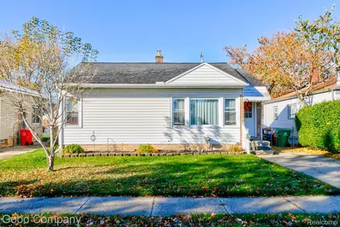 22131 Schroeder Ave, Eastpointe, MI 48021