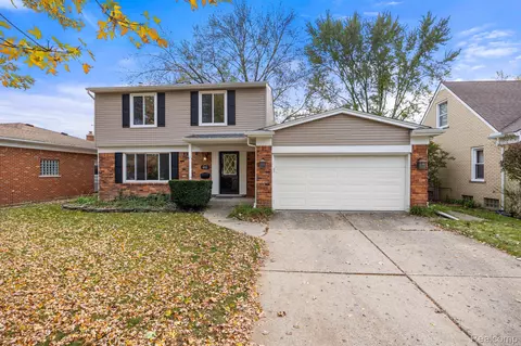 8322 Busch, Center Line, MI 48015