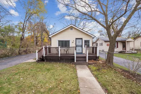 26 Crescent Dr, Pontiac, MI 48342