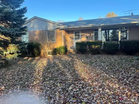 3080 Shimmons Rd, Auburn Hills, MI 48326