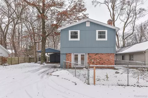 336 Beachway St, Northfield, MI 48189