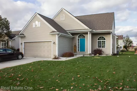670 Market St, Oxford, MI 48371
