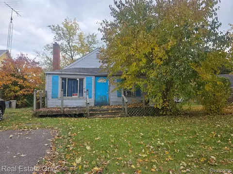 5910 Lakeview St, Newport, MI 48166