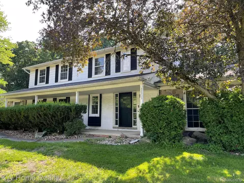 32203 Olde Franklin Dr, Farmington Hills, MI 48334