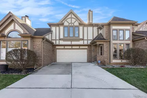 26705 Ann Arbor Trl, Dearborn Heights, MI 48127