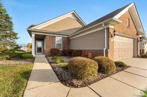 26273 Rock Lake Ct, Flat Rock, MI 48134