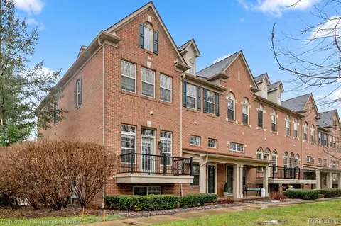39866 Rockcrest Cir, Northville, MI 48168