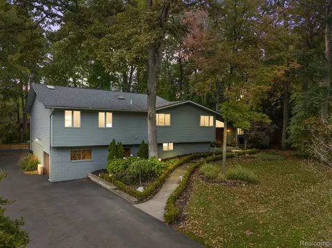 5128 Echo Rd, Bloomfield Township, MI 48302