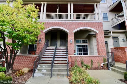 3931 Forester Blvd, Auburn Hills, MI 48326