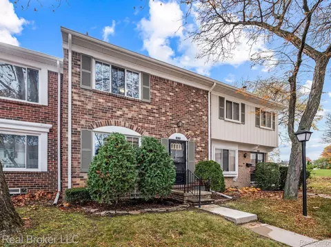 1975 Seabright Crt Ct, Royal Oak, MI 48073