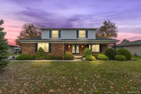 37054 Mariano Dr, Sterling Heights, MI 48312