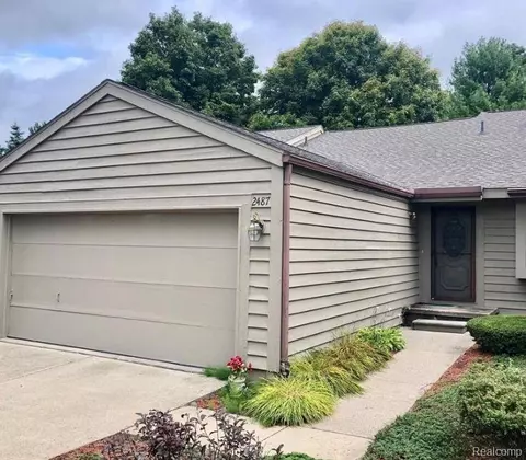 2487 Valley Oaks Cir, Flint, MI 48532
