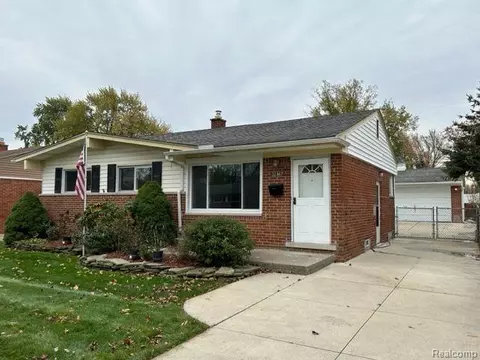 32467 Birchwood St, Westland, MI 48186