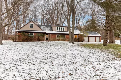 24100 Tamarack Trl, Southfield, MI 48075