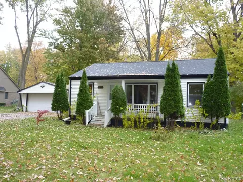 50174 Maurice Rd, Chesterfield, MI 48047